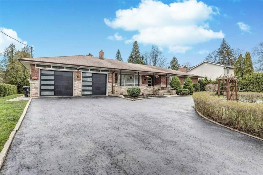Lovely 2 Bedroom Basement Apartment In Toronto Exterior photo